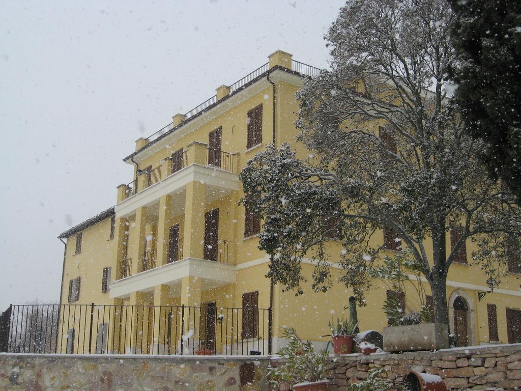 Agriturismo Villa Val D'Olivi Capodacqua  Exterior photo